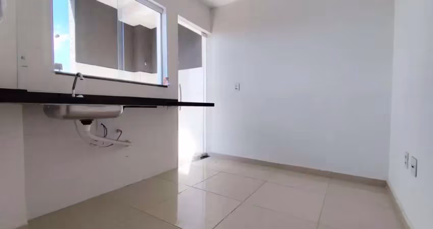 Apartamento com sacada ampla – 20 minutos a pé do metrô guilhermina