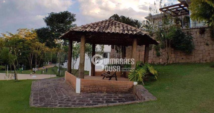 Casa á venda no Condomínio São Francisco com 3 quartos, sendo 3 suítes e 4 vagas de garagem, Vinhedo/SP