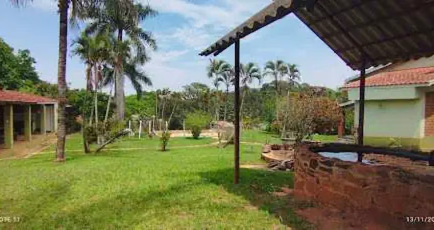 Chácara com portaria 24hs, piscina e espaço de lazer em pirassununga - vertentes do mamonal