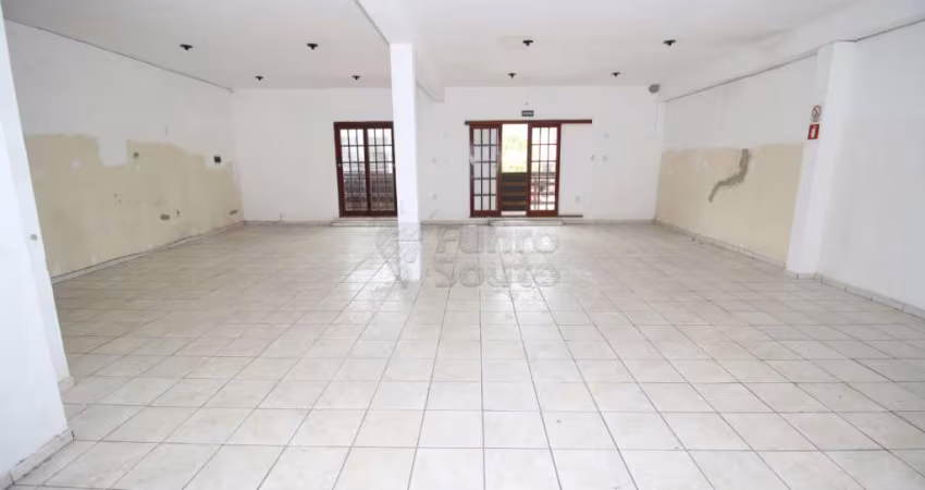 Espaçosa Sala Comercial com Recursos Exclusivos na Avenida Ferreira Viana
