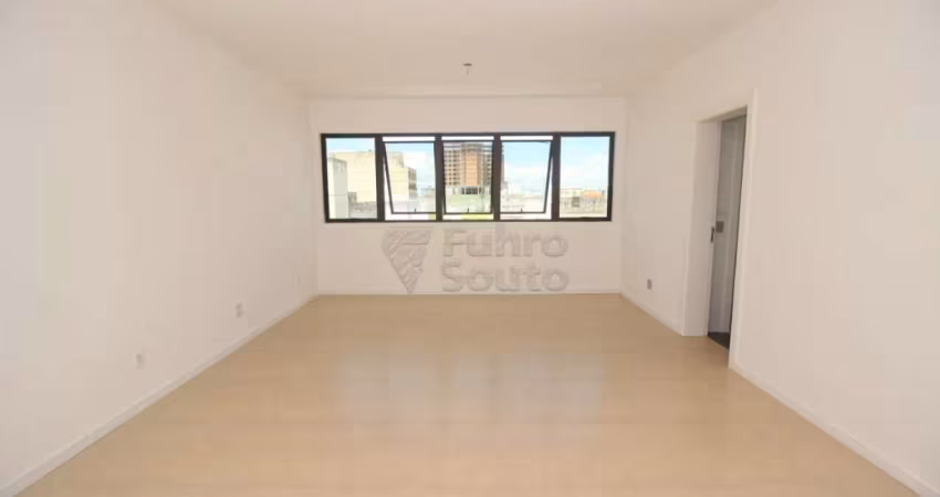 Sala Comercial no Edifício São Gonçalo - Localização Privilegiada no Centro de Pelotas!