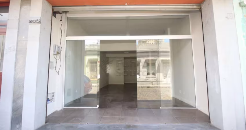 Loja Ampla no Condomínio Moraes Notari - Localização Privilegiada no Centro de Pelotas!
