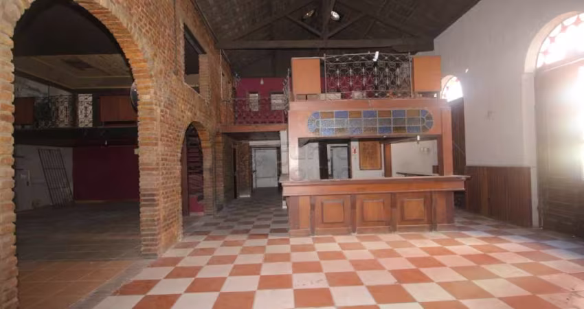 Prédio Comercial Amplo no Centro de Pelotas - Localização Estratégica para o Seu Negócio