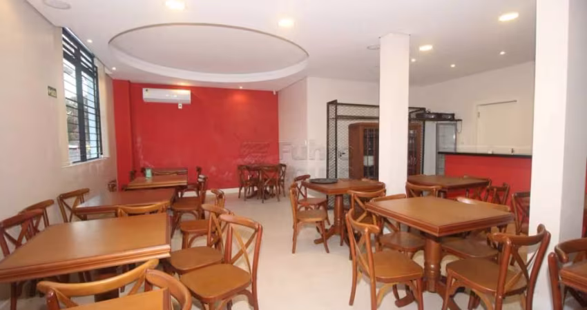 Prédio comercial pronto para uso na Rafael Pinto Bandeira - localização estratégica para o seu negócio!