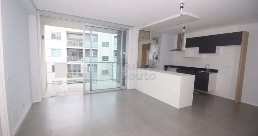 Apartamento de Alto Padrão no Condomínio Fernando Pessoa - 2 Dormitórios com Garagem no Bairro Três Vendas