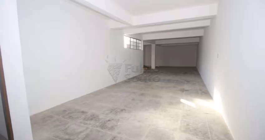 Aluga-se pavilhão comercial em ponto estratégico!