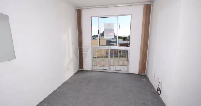 Excelente apartamento no Centro, com 02 quartos, sala, cozinha, ótima infraestrutura e boa posição solar.