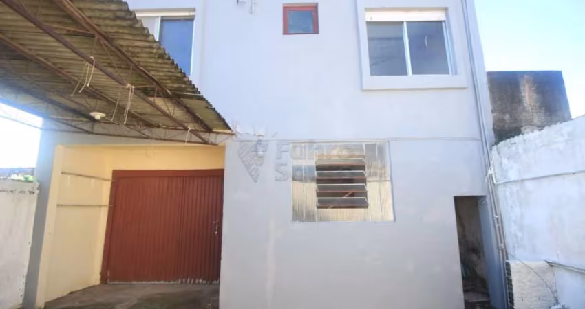 Sobrado em Pátio Compartilhado no Fragata - Ótima Localização!