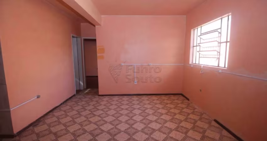 Casa a venda no bairro Três Vendas, de 300m².