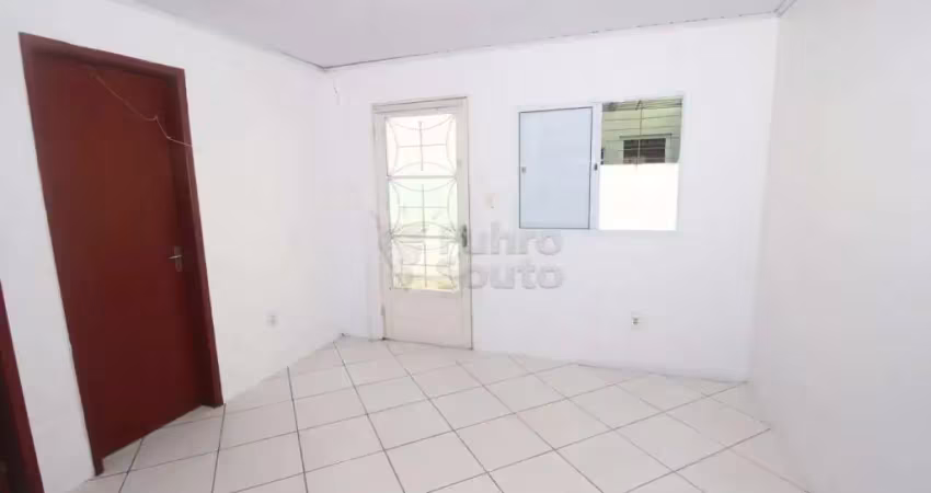 Casa na cohab tablada com 02 dormitórios, pátio e anexo nos fundos -
