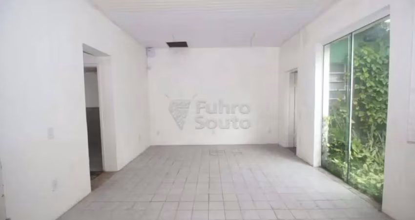 Casa comercial com cômodos amplos na domingos de almeida - areal