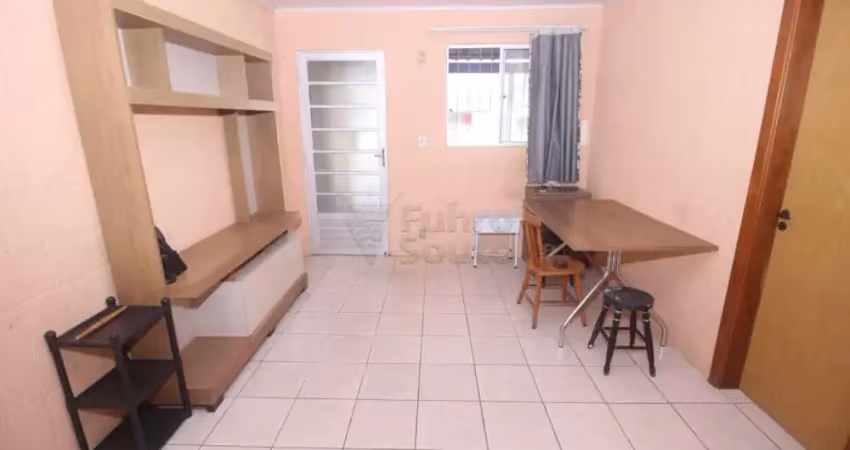 Casa 2 dormitórios com pátio amplo no loteamento xv de julho -  rua guido rollof