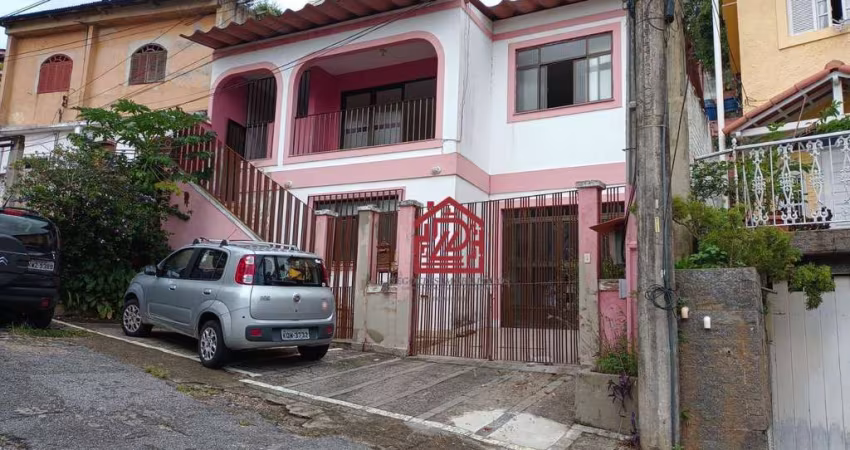 Casa com 4 dormitórios à venda, 180 m² por R$ 950.000 - Centro - Macaé/RJ