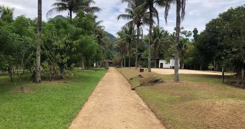 Sítio à venda em macaé: 360m², 2 quartos, 1 suíte, 5 banheiros