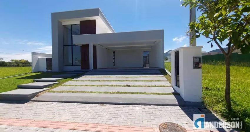 INA03 - Casa de alto padrão em condomínio de luxo.