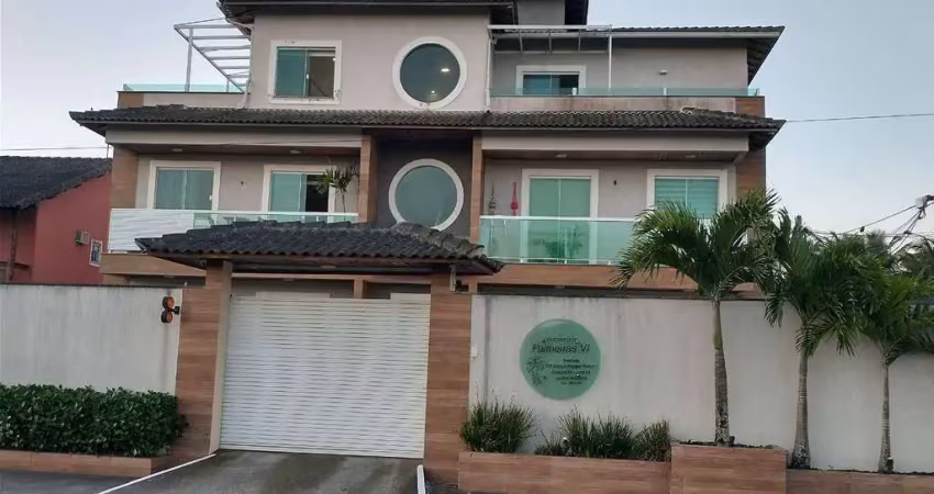 Apartamento de luxo (cobertura) 2 qtos (1 suíte) com churrasqueira frente para praia itaipuaçu