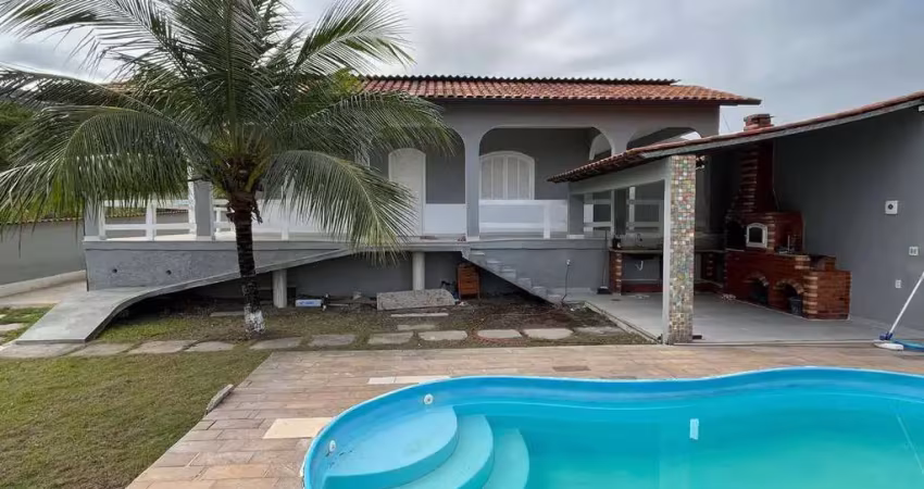 Excelente casa 4 quartos (1 suíte) com churrasqueira e piscina em itaipuaçu