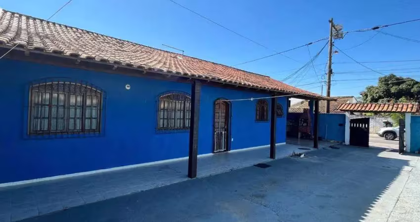 Casa 2 quartos com churrasqueira e quintal no jd. atlântico oeste