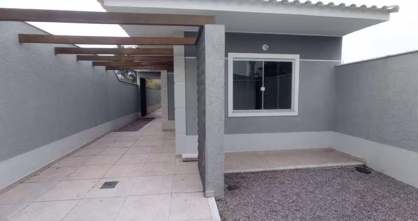 Excelente casa 3quartos (1 suíte) com churrasqueira no jd. atlântico central em itaipuaçu