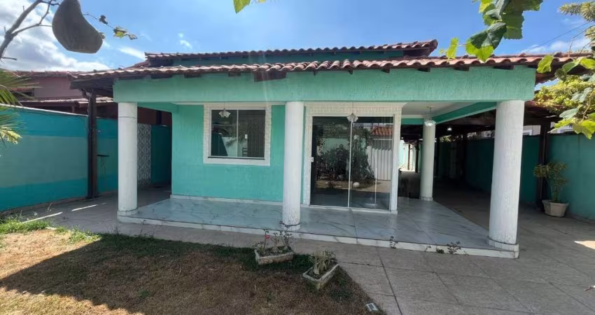 Casa 3 Quartos (1 suíte) com piscina e churrasqueira no Jd. Atlântico Oeste terreno inteiro.