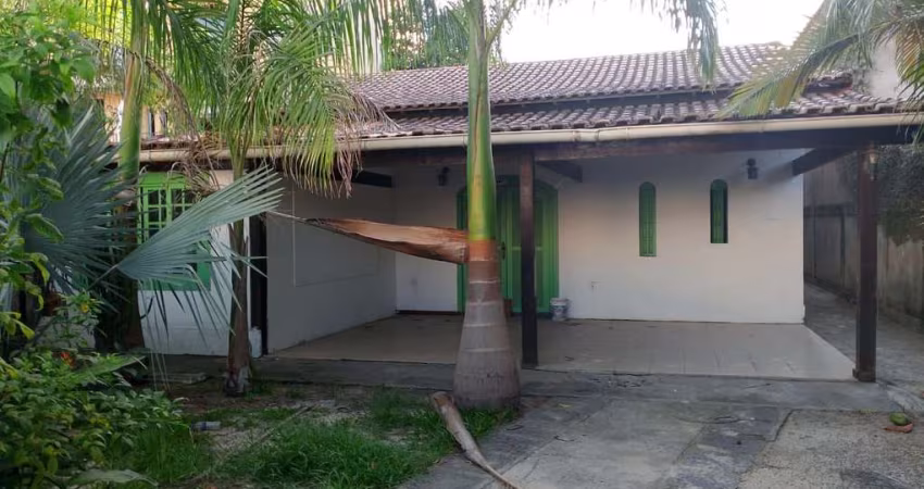 AR8302 - Excelente Casa Comercial em Araçatiba!
