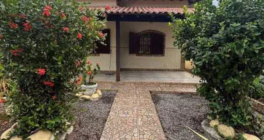 Casa com 2 quartos para alugar na Rua Francisco Martini, Centro, Maricá