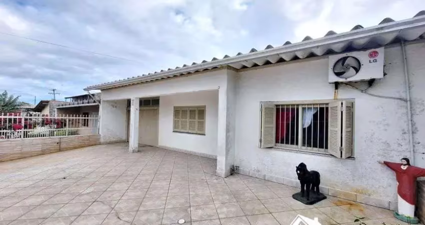 Casa de laje com 3 dormitórios e suíte no centro da praia de cidreira/rs
