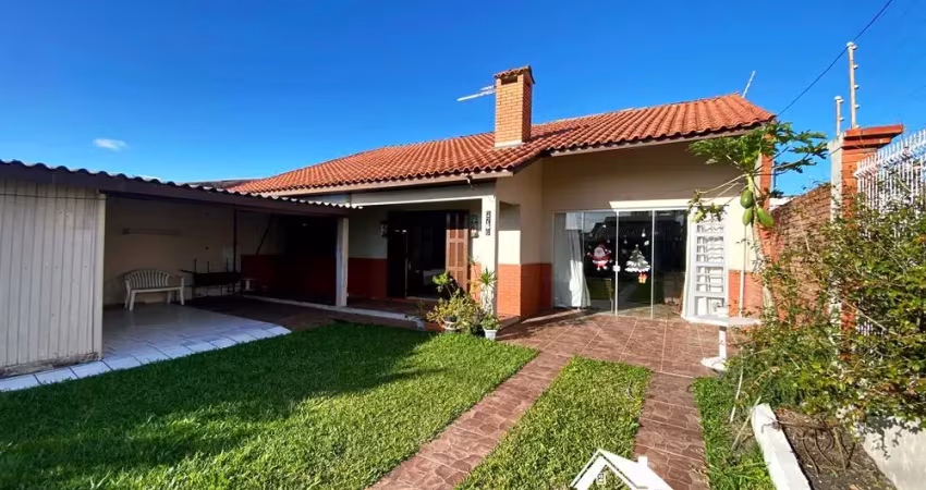 Belíssima Residência com 3 Dormitórios no Centro da Praia de Cidreira/RS