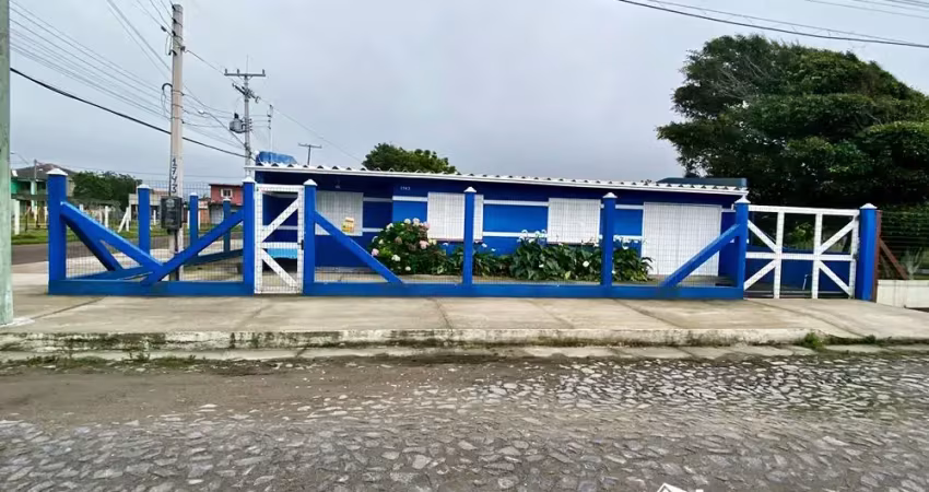 Casa de esquina na melhor localização de cidreira/rs