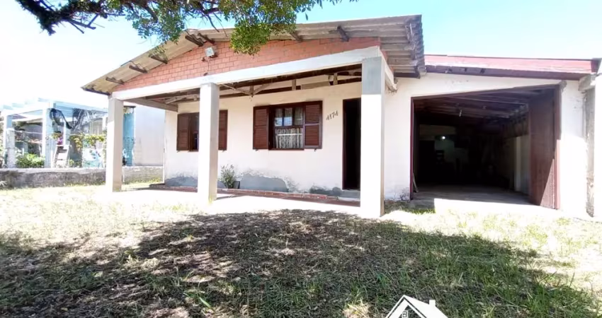 Casa com 3 dormitórios, suíte e garagem fechada na praia de cidreira/rs