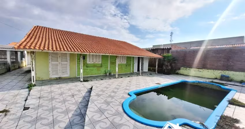 Casa mista com 4 dormitórios, 2 suítes e piscina no calçadão kanitã em cidreira/rs