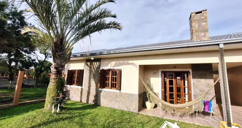 Belíssima residência com anexo, piscina, toda de laje no centro da praia de cidreira/rs