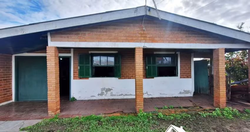 Casa com 2 dormitórios, pátio amplo com piscina na praia de cidreira/rs