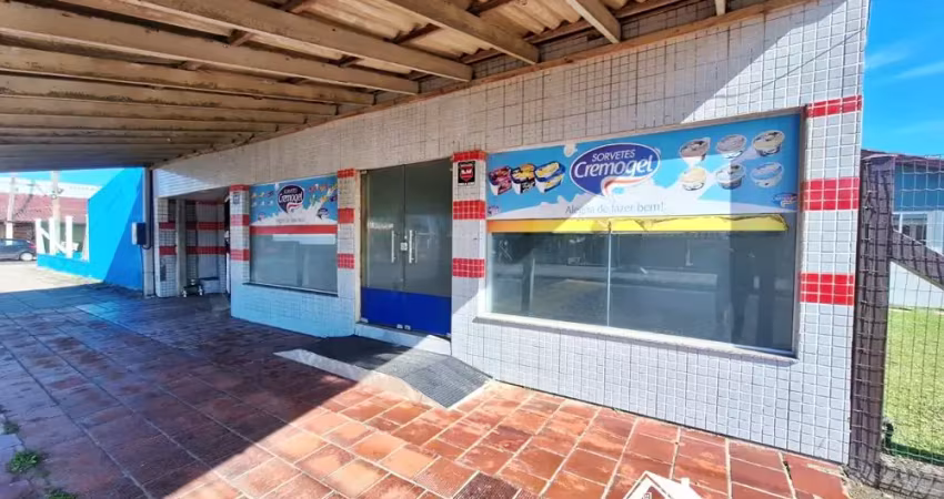 Casa com 3 dormitórios e ponto comercial na avenida mostardeiros em cidreira/rs