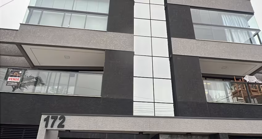 Apartamento de alto padrão no centro de Piçarras, perto da praia.