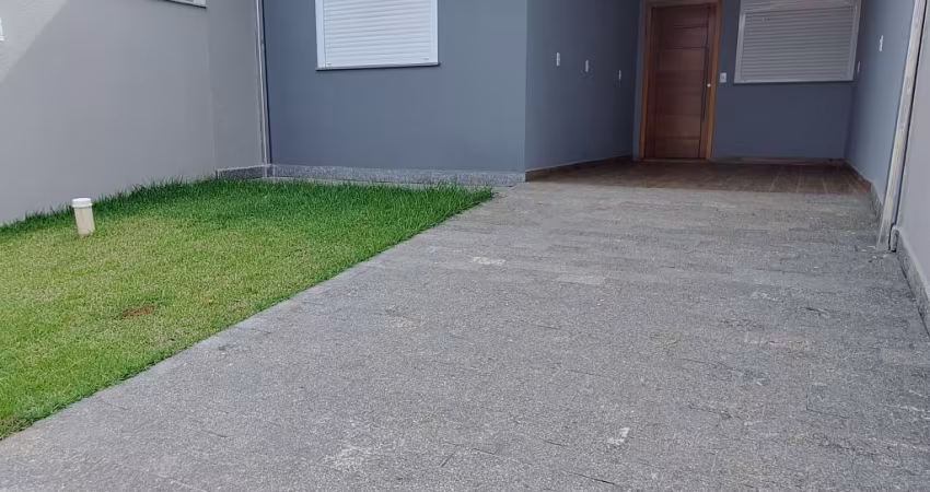 Casa moderna e espaçosa a poucos passos da praia!
