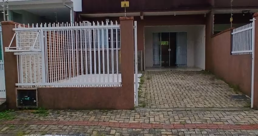 Casa com suíte, mobiliada e pertinho do mar!