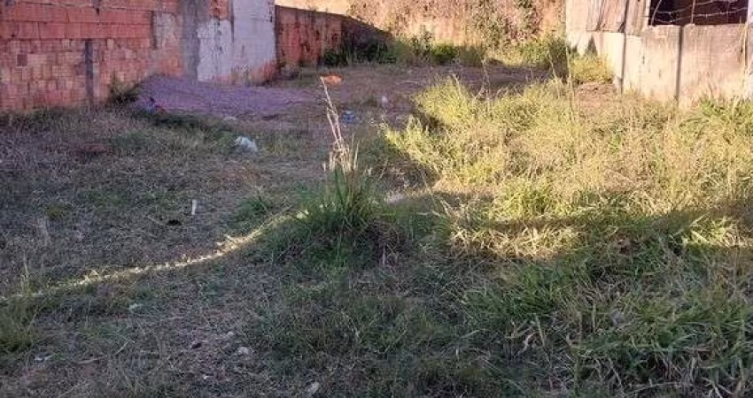 Terreno de 206m² no Santa Terezinha