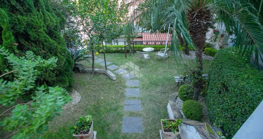 Maravilhosa casa  com 05 Dormitorios duas suites e 05 vagas