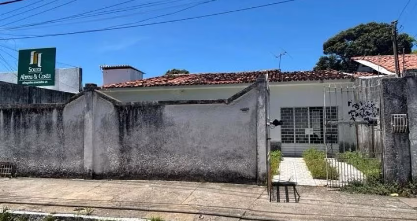 Casa com excelente potencial comercial
