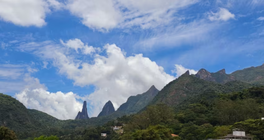 Apartamento Próximo à Unifeso com Vista Deslumbrante para o Dedo de Deus