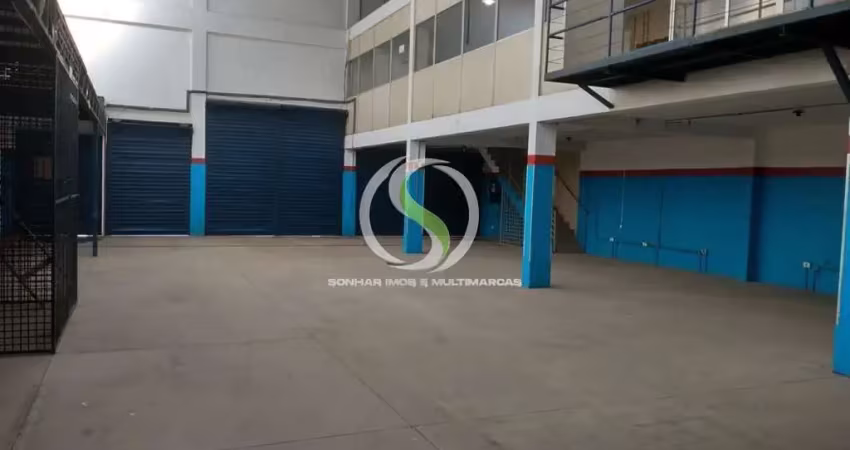 Galpão para locação próximo à max teixeira – 486m², duas docas, pé-direito de 8m, mezanino, habite-se e avcb