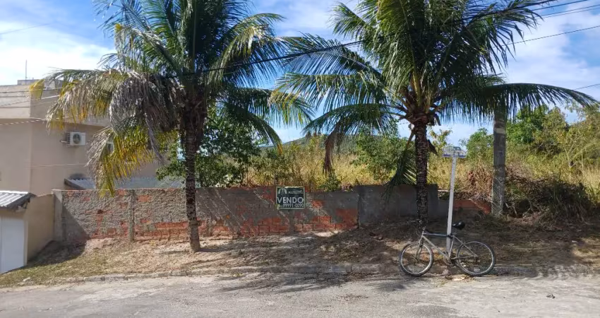 Ótimo terreno no condomínio bosque do peró (fechado) em cabo frio