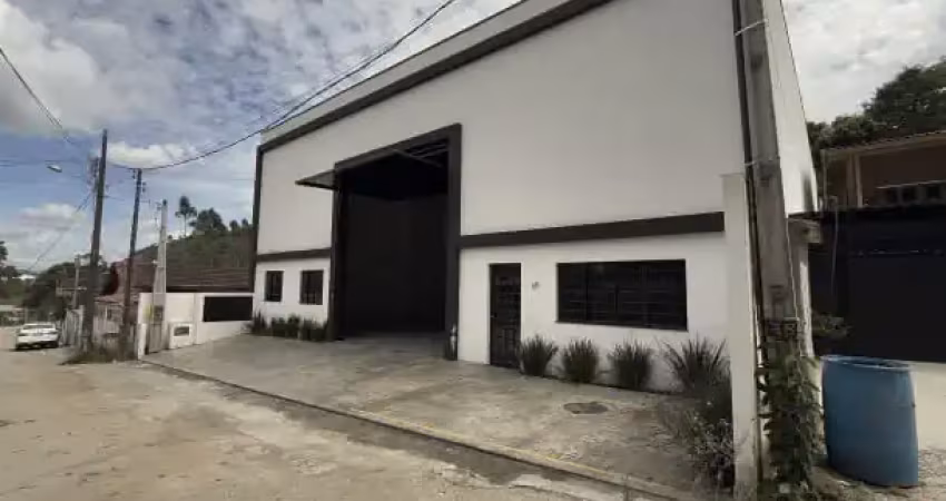 Galpão para locação anual no bairro rio pequeno/ camboriú