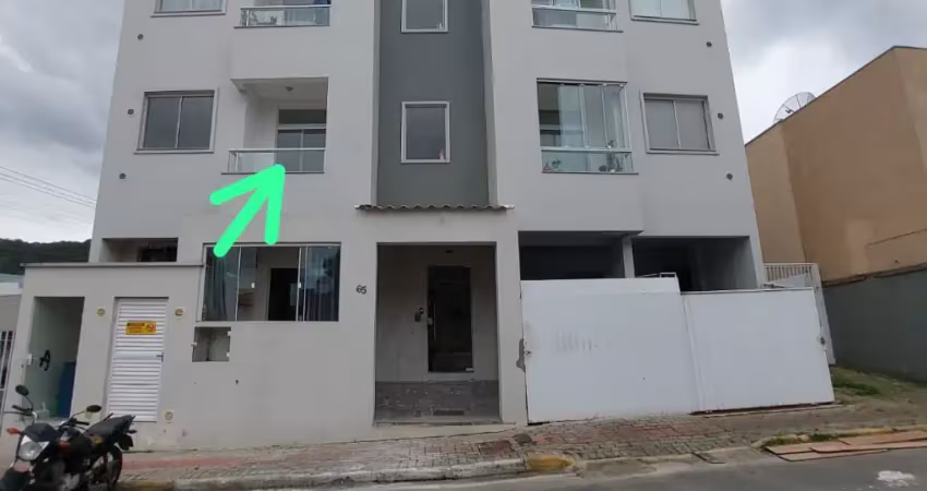 Apartamento com 2 quartos, sacada com churrasqueira e localização estratégica em camboriú – bairro monte alegre