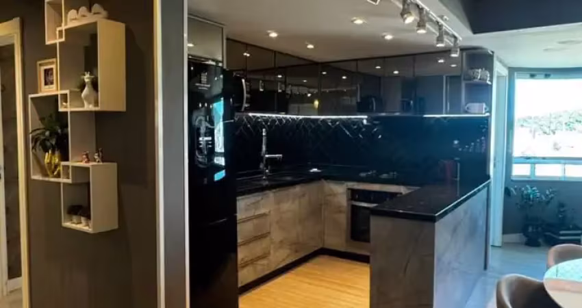 Apartamento mobiliado e decorado com 2 dormitórios, sacada com churrasqueira e excelente localização em camboriú