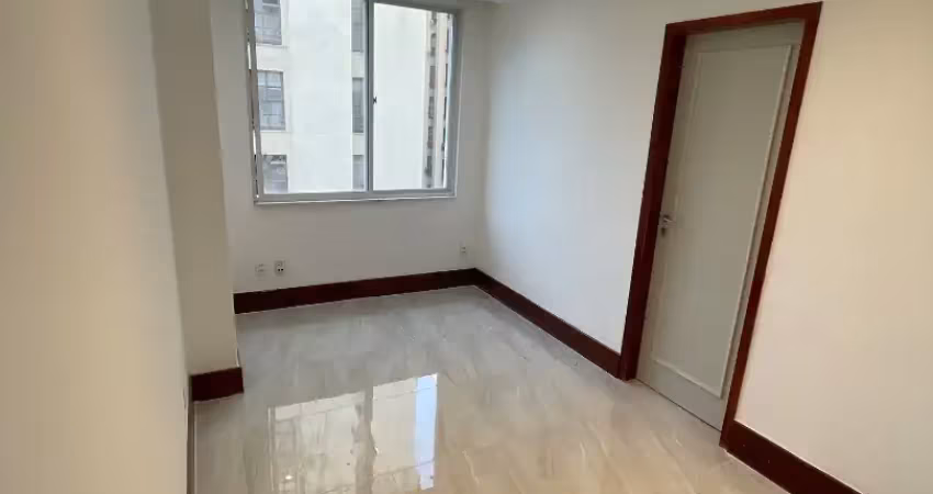 Apartamento todo reformando no centro do rio , aceita carta .