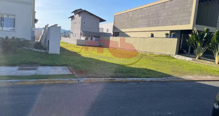 Lindo Terreno no Condominio Caledonia em Camboriú.
