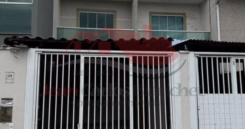 Excelente sobrado com dois dormitórios no Bairro Rio Pequeno em Camboriú.