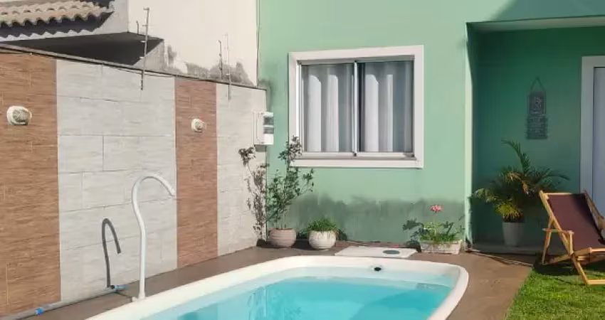 Linda casa duplex 3 quartos (1 suíte) com piscina e vaga 2 carros